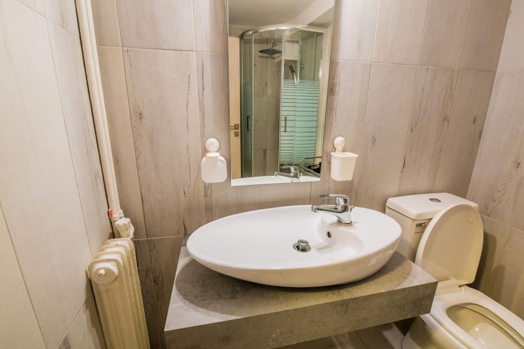 2 Bedrooms Apartment Close To Metro Dafni In เอเธนส์ ภายนอก รูปภาพ