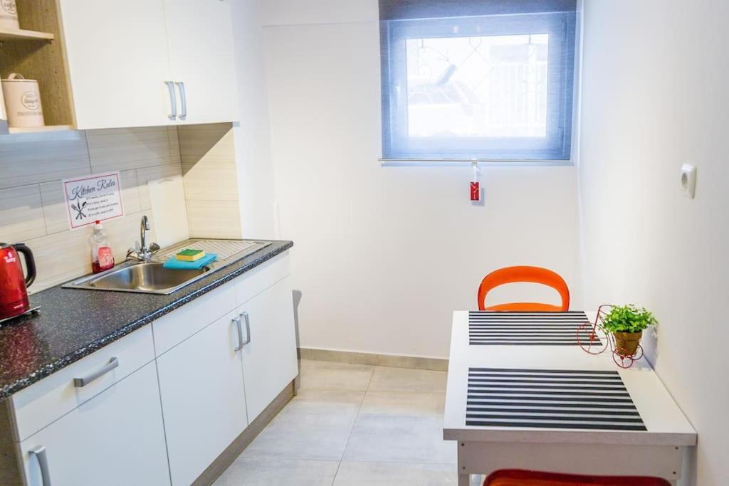 2 Bedrooms Apartment Close To Metro Dafni In เอเธนส์ ภายนอก รูปภาพ