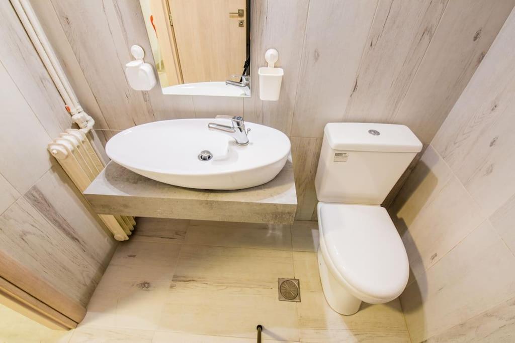 2 Bedrooms Apartment Close To Metro Dafni In เอเธนส์ ภายนอก รูปภาพ