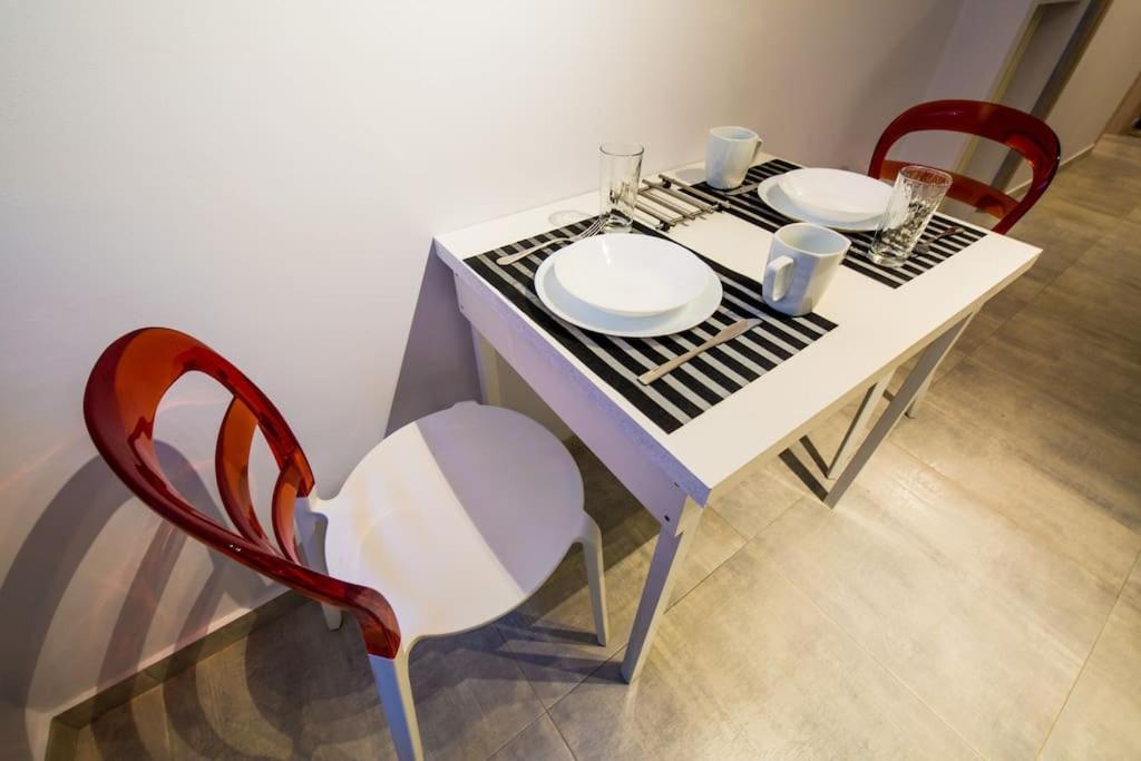2 Bedrooms Apartment Close To Metro Dafni In เอเธนส์ ภายนอก รูปภาพ